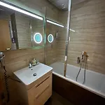 Mountain Resident - Relax S Wellness, Terasou A Soukromou Garazi