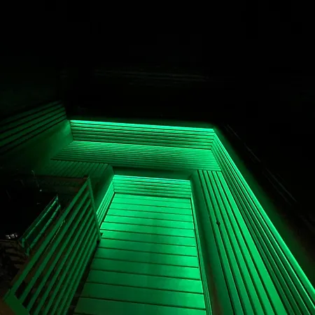 Mountain Resident - Relax S Wellness, Terasou A Soukromou Garáží Apartamento *