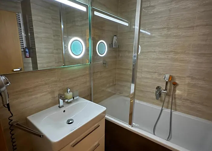 Mountain Resident - Relax S Wellness, Terasou A Soukromou Garazi