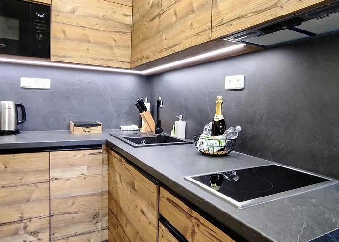 Mountain Resident - Relax S Wellness, Terasou A Soukromou Garazi
